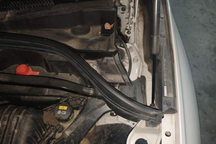 Used BMW X1 2019 sDrive18Li Premium Edition Engine Bay Left