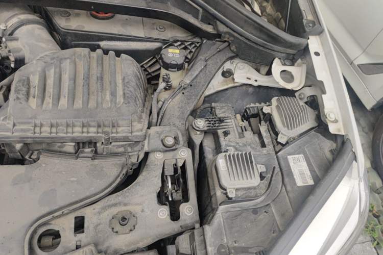 Used BMW X1 2019 sDrive18Li Premium Edition Engine Bay Left