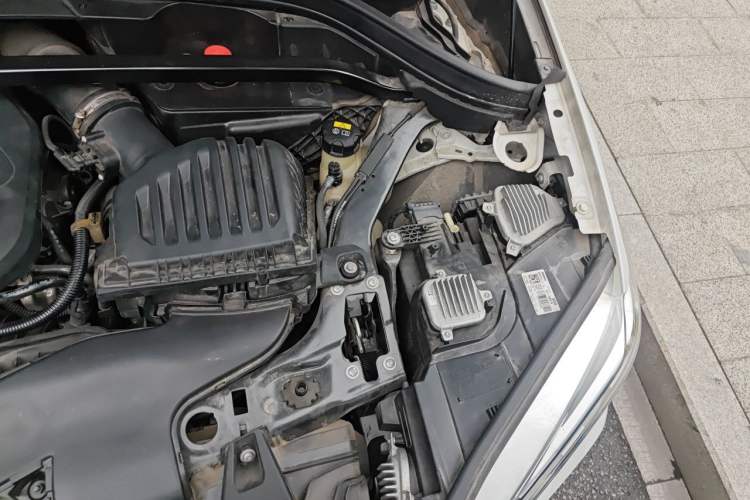 Used BMW X1 2019 sDrive18Li Premium Edition Engine Bay Left