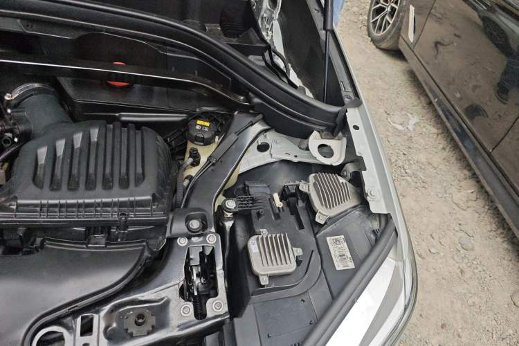 Used BMW X1 2019 sDrive18Li Premium Edition Engine Bay Left