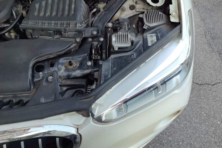 Used BMW X1 2019 sDrive18Li Premium Edition Engine Bay Left