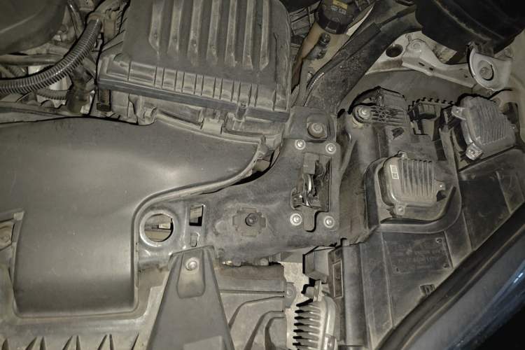 Used BMW X1 2019 sDrive18Li Premium Edition Engine Bay Left