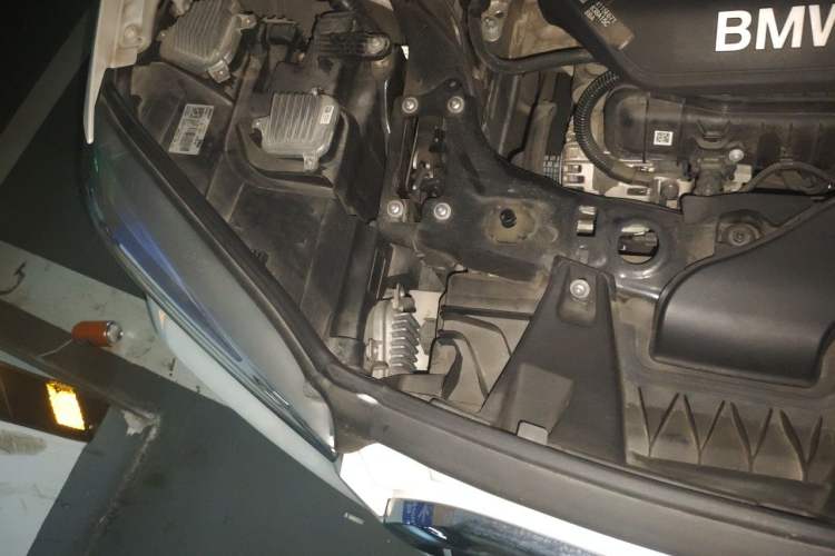 Used BMW X1 2019 sDrive18Li Premium Edition Engine Bay Right