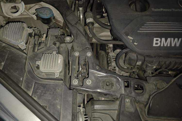 Used BMW X1 2019 sDrive18Li Premium Edition Engine Bay Right