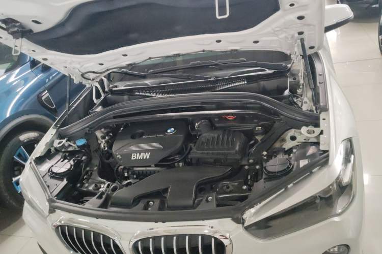 Used BMW X1 2019 sDrive18Li Fashion Model Engine Bay