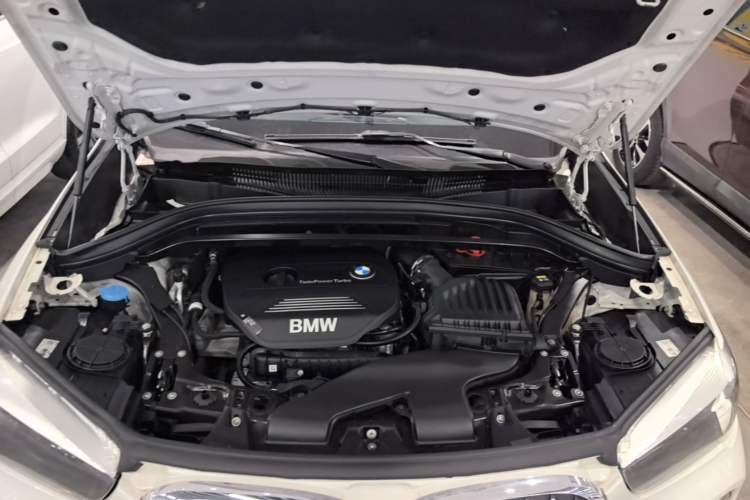 Used BMW X1 2019 sDrive18Li Fashion Model Engine Bay