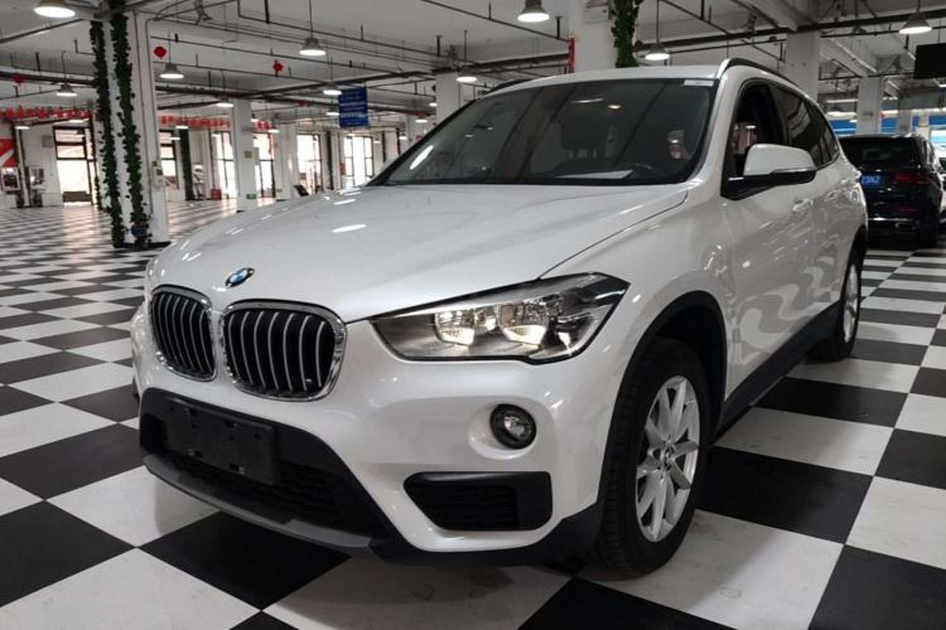 Used BMW X1 2019 sDrive18Li Fashion Model Front Left 45 Deg