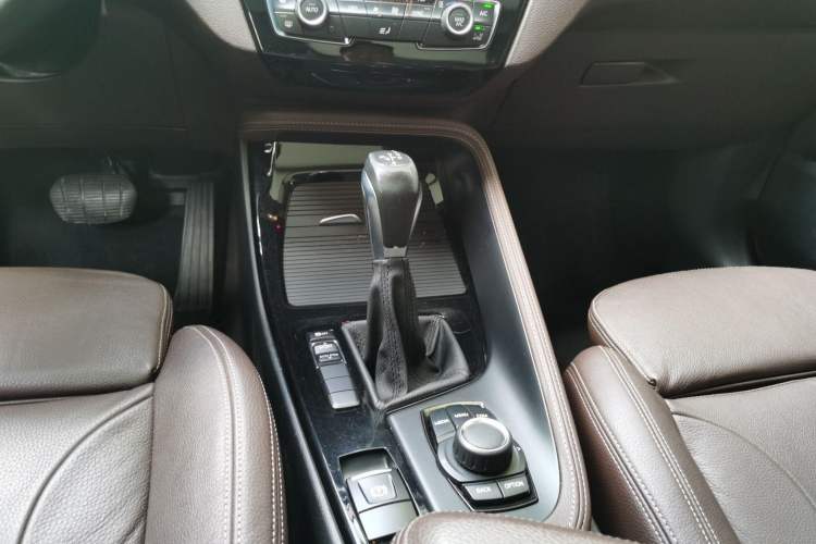 Used BMW X1 2019 sDrive18Li Premium Edition Gear Lever