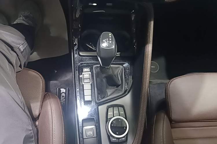 Used BMW X1 2019 sDrive18Li Premium Edition Gear Lever