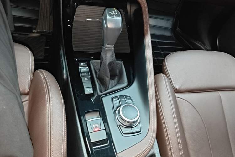 Used BMW X1 2019 xDrive20Li Luxury Edition Gear Lever