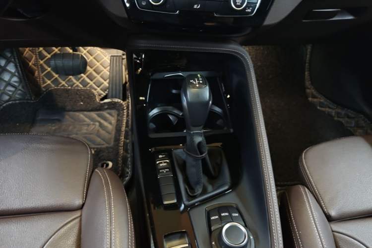 Used BMW X1 2019 sDrive18Li Premium Edition Gear Lever