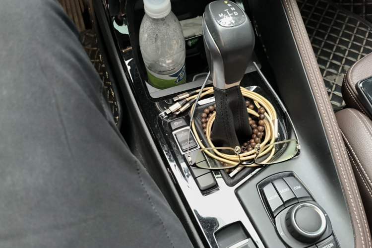 Used BMW X1 2019 sDrive18Li Premium Edition Gear Lever