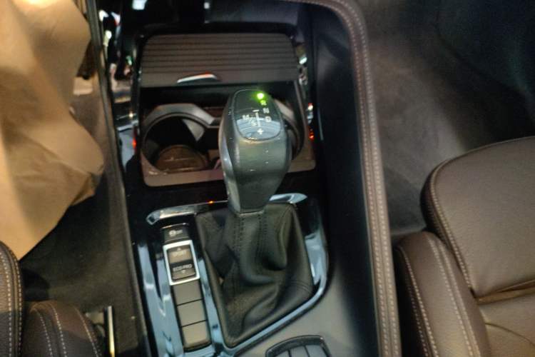 Used BMW X1 2019 sDrive18Li Premium Edition Gear Lever