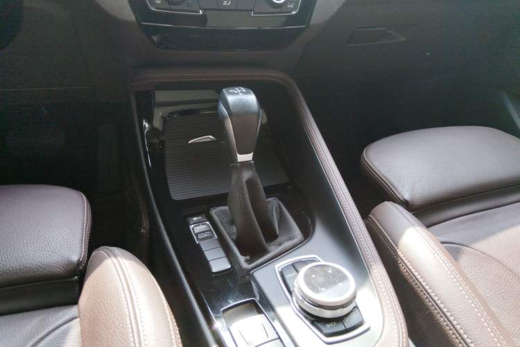 Used BMW X1 2019 sDrive18Li Premium Edition Gear Lever