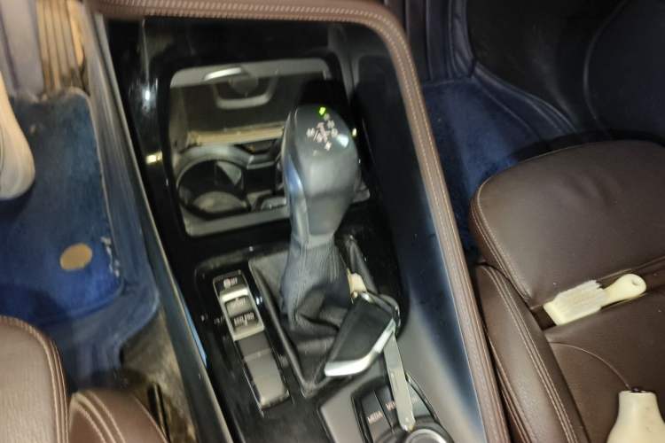 Used BMW X1 2019 sDrive18Li Premium Edition Gear Lever