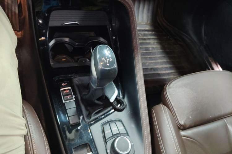 Used BMW X1 2019 sDrive18Li Premium Edition Gear Lever