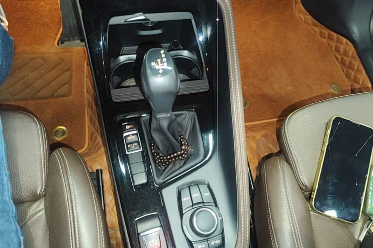 Used BMW X1 2019 sDrive18Li Premium Edition Gear Lever