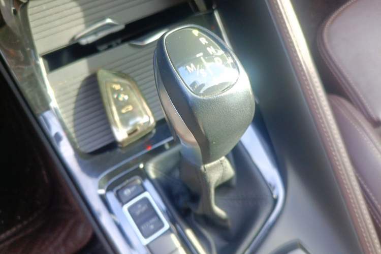 Used BMW X1 2019 sDrive18Li Premium Edition Gear Lever