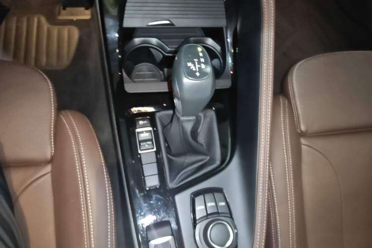 Used BMW X1 2019 sDrive18Li Premium Edition Gear Lever