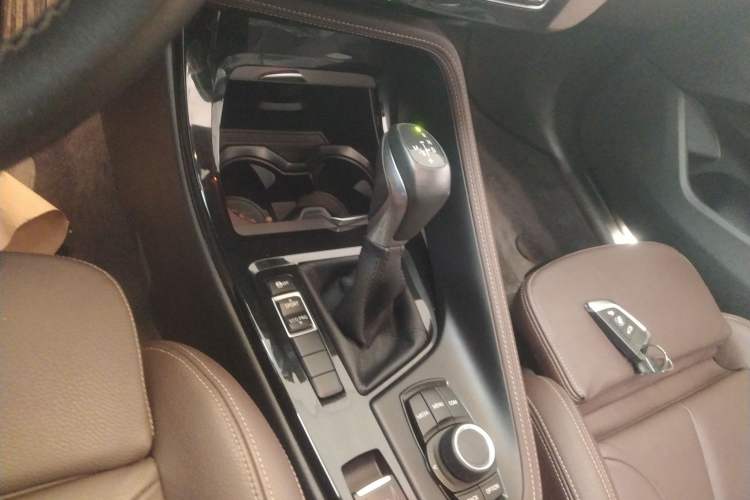 Used BMW X1 2019 sDrive18Li Premium Edition Gear Lever