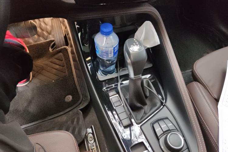 Used BMW X1 2019 sDrive18Li Premium Edition Gear Lever