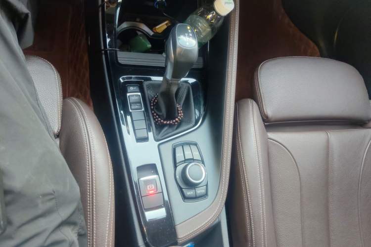 Used BMW X1 2019 sDrive18Li Premium Edition Gear Lever