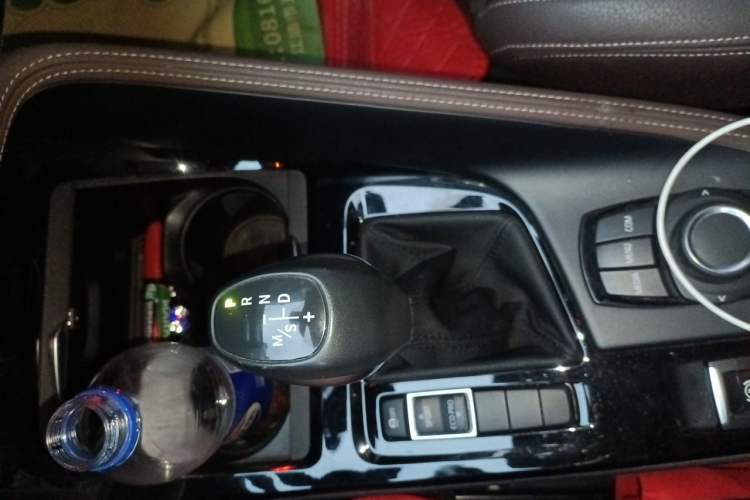 Used BMW X1 2019 sDrive18Li Premium Edition Gear Lever