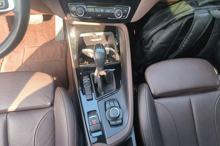 Used BMW X1 2019 sDrive18Li Premium Edition Gear Lever