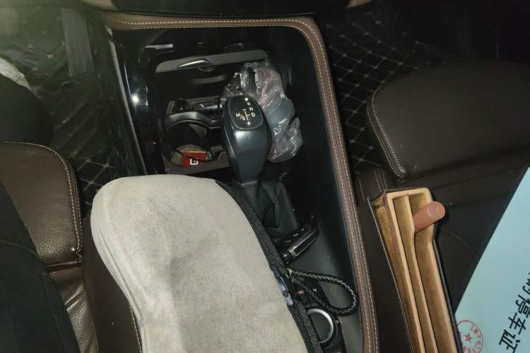 Used BMW X1 2019 sDrive18Li Premium Edition Gear Lever
