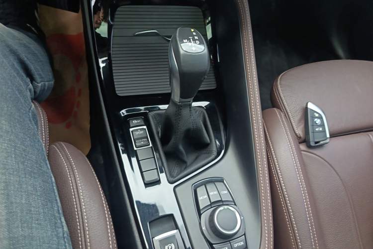 Used BMW X1 2019 sDrive18Li Premium Edition Gear Lever