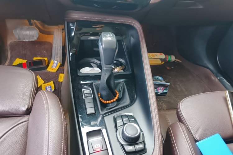 Used BMW X1 2019 sDrive18Li Premium Edition Gear Lever