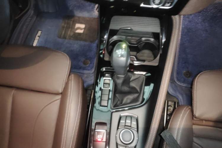 Used BMW X1 2019 sDrive18Li Premium Edition Gear Lever