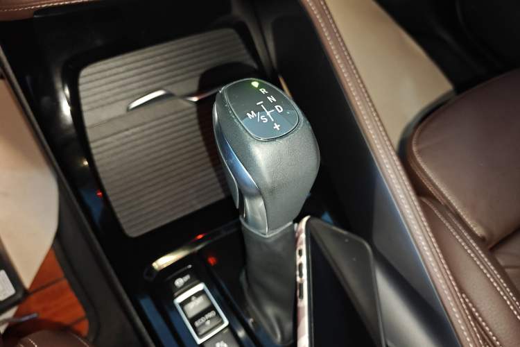 Used BMW X1 2019 sDrive18Li Premium Edition Gear Lever