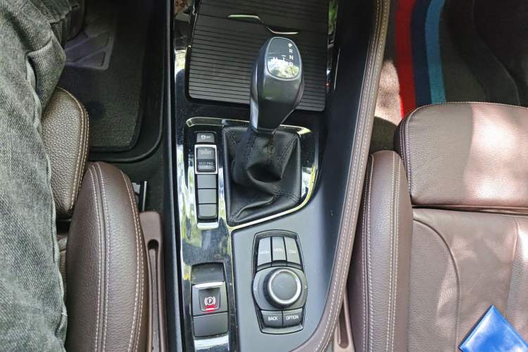 Used BMW X1 2019 sDrive18Li Premium Edition Gear Lever