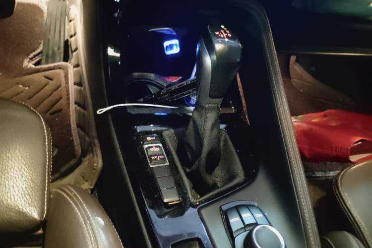 Used BMW X1 2019 sDrive18Li Premium Edition Gear Lever