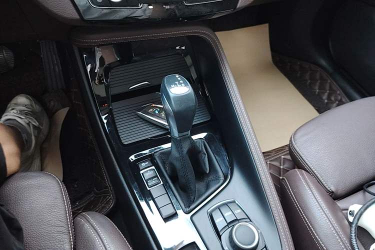 Used BMW X1 2019 sDrive18Li Premium Edition Gear Lever