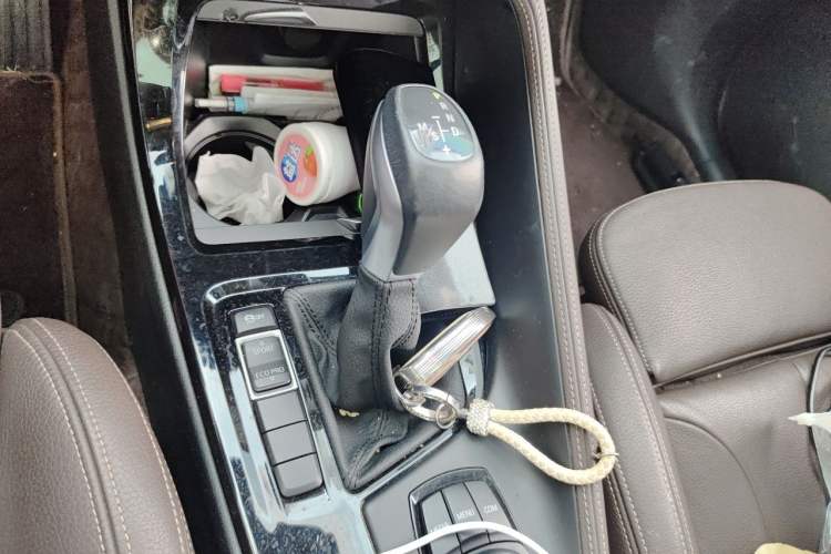Used BMW X1 2019 sDrive18Li Premium Edition Gear Lever