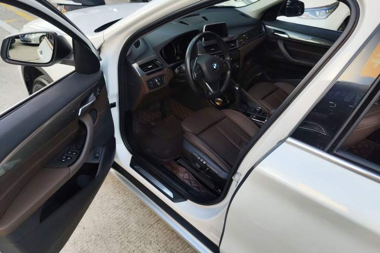 Used BMW X1 2019 sDrive18Li Premium Edition Interior 3