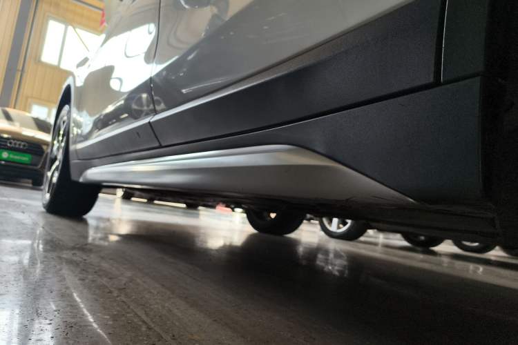 Used BMW X1 2019 sDrive18Li Premium Edition Left Side Sill