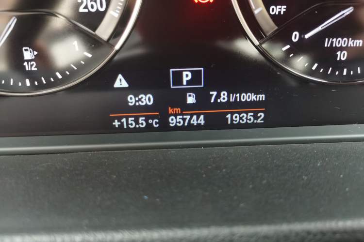 Used BMW X1 2019 sDrive20Li Leading Model Odometer Close Up