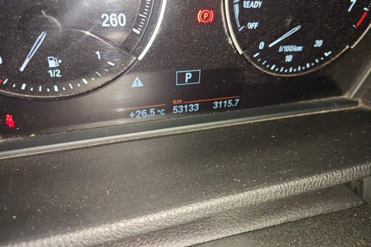 Used BMW X1 2019 sDrive20Li Leading Model Odometer Close Up