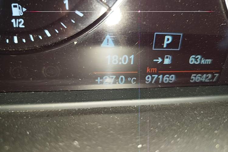 Used BMW X1 2019 sDrive20Li Leading Model Odometer Close Up