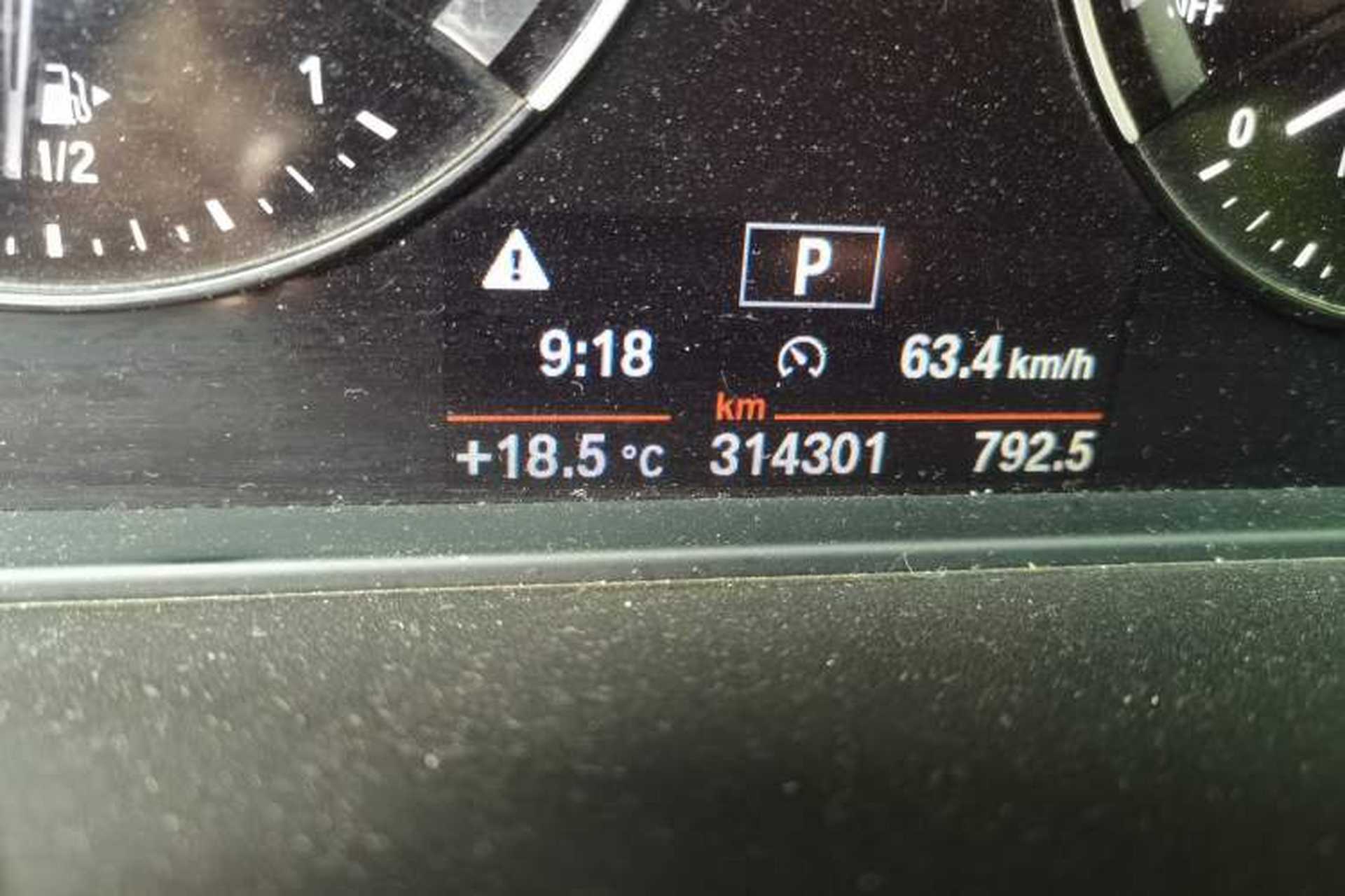 Used BMW X1 2019 sDrive20Li Leading Model Odometer Close Up