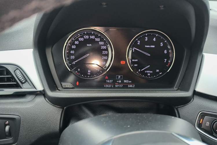 Used BMW X1 2019 sDrive20Li Leading Model Odometer Close Up
