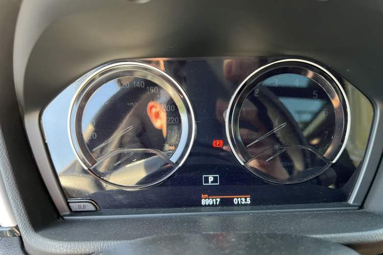 Used BMW X1 2019 sDrive20Li Leading Model Odometer Close Up