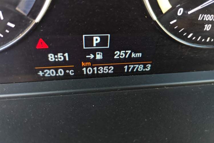 Used BMW X1 2019 sDrive20Li Leading Model Odometer Close Up