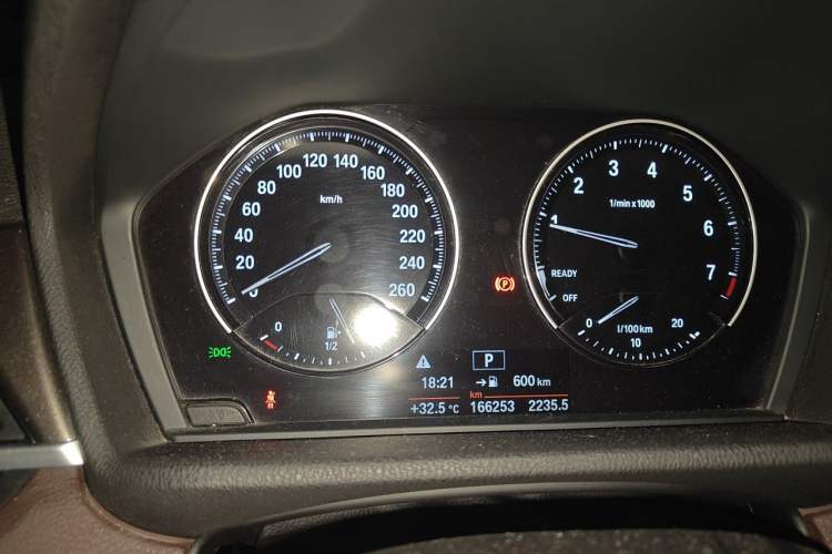 Used BMW X1 2019 sDrive18Li Premium Edition Odometer Close Up