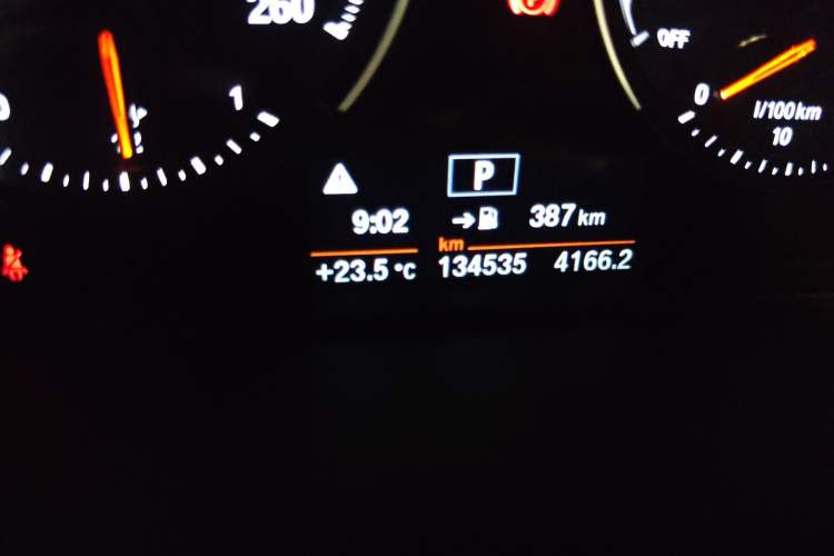 Used BMW X1 2019 sDrive18Li Fashion Model Odometer Close Up