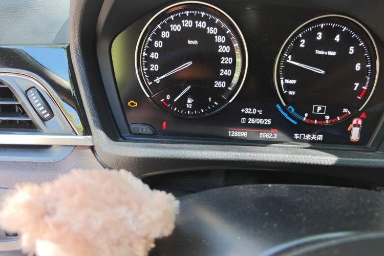Used BMW X1 2019 xDrive20Li Luxury Model Odometer Close Up