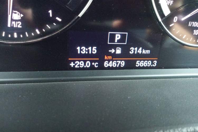 Used BMW X1 2019 sDrive18Li Fashion Model Odometer Close Up